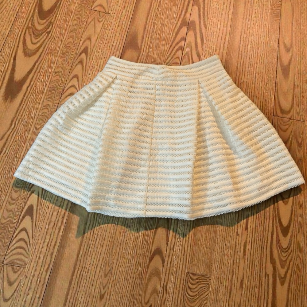 Cute Express Textured Cream Skater Style Skirt Sz 6 Lined Ribbon Overlay NWT